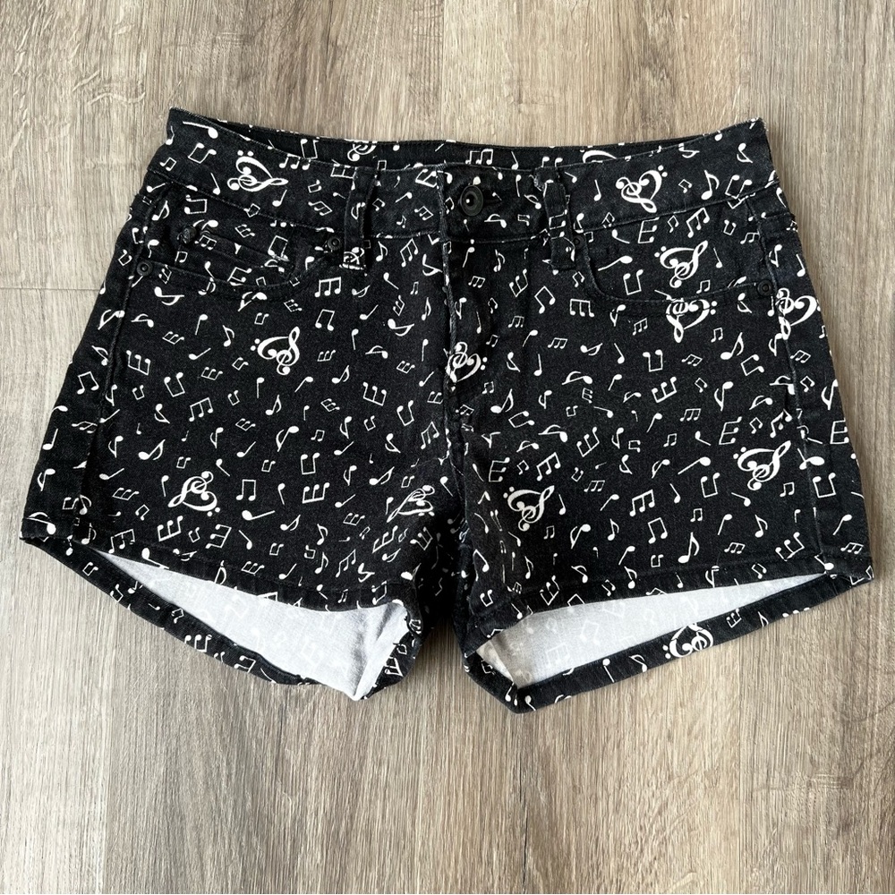Lovesick (Hot Topic) Music Note Shorts - size 5